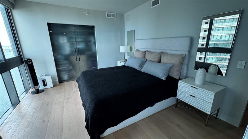 Image 18 of 46 For 650 32nd St  4307