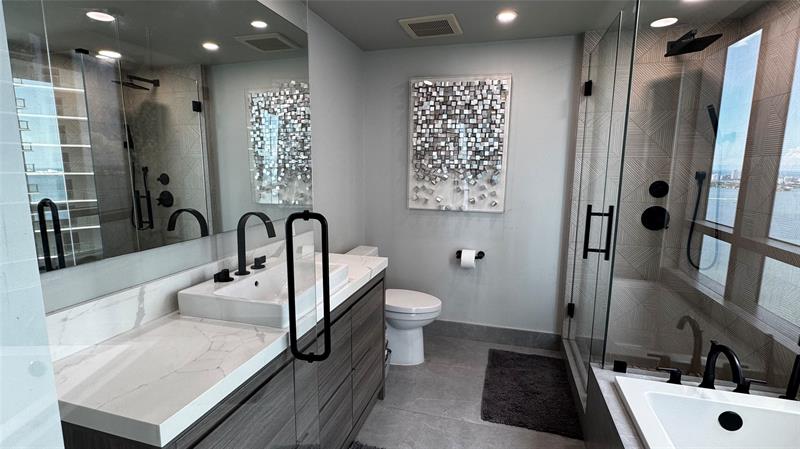 Image 23 of 46 For 650 32nd St  4307
