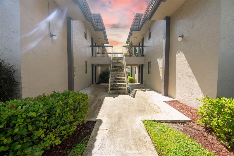 Image 19 of 68 For 10710 Royal Palm Blvd  2-2