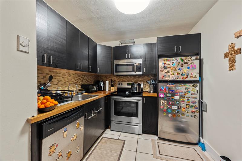 Image 21 of 68 For 10710 Royal Palm Blvd  2-2