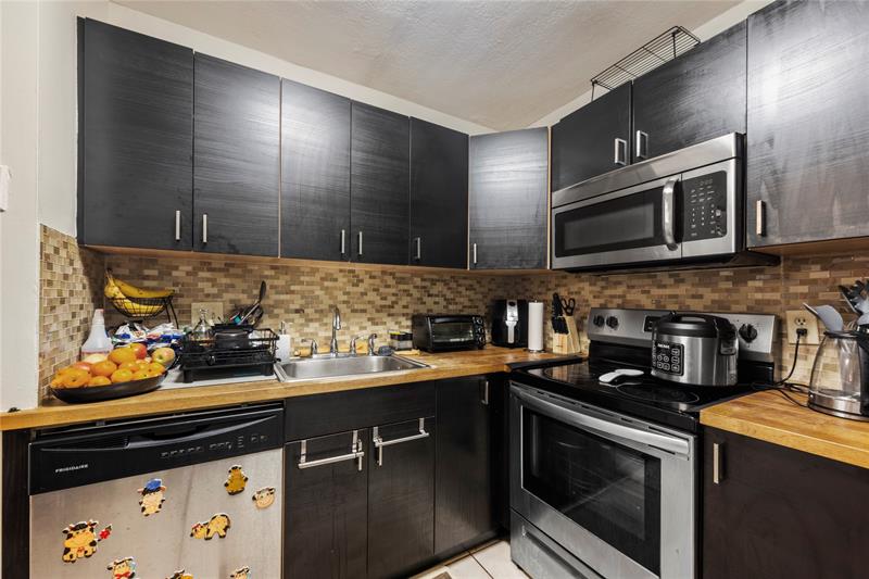 Image 22 of 68 For 10710 Royal Palm Blvd  2-2