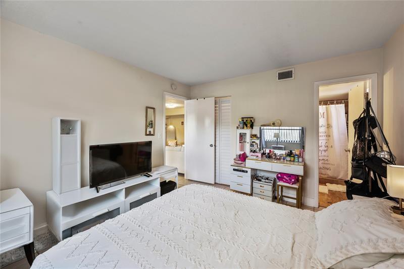 Image 25 of 68 For 10710 Royal Palm Blvd  2-2