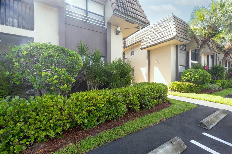 Image 38 of 68 For 10710 Royal Palm Blvd  2-2