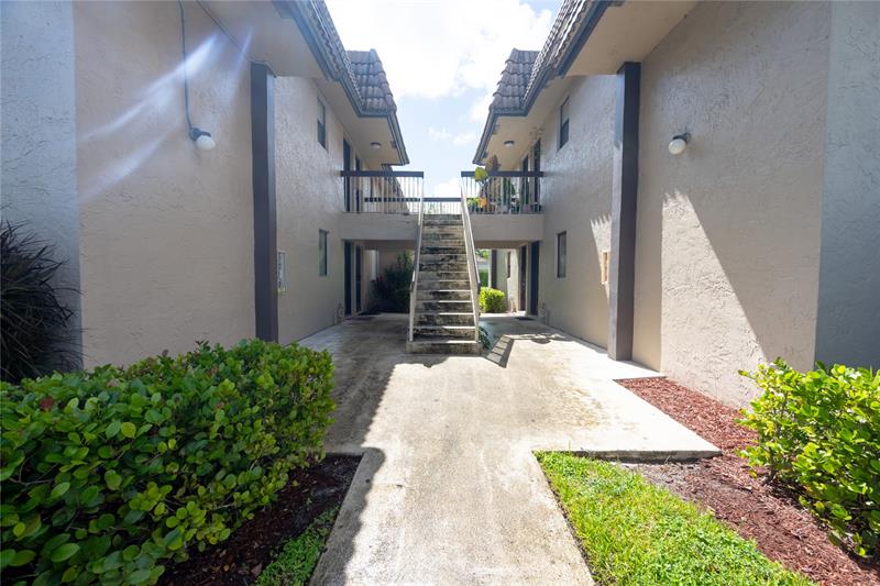 Image 43 of 68 For 10710 Royal Palm Blvd  2-2