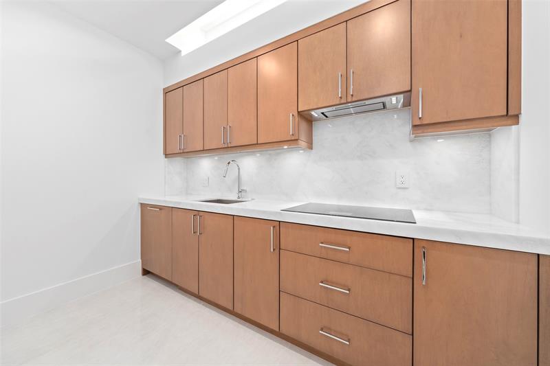 Image 17 of 87 For 24 Fiesta Way