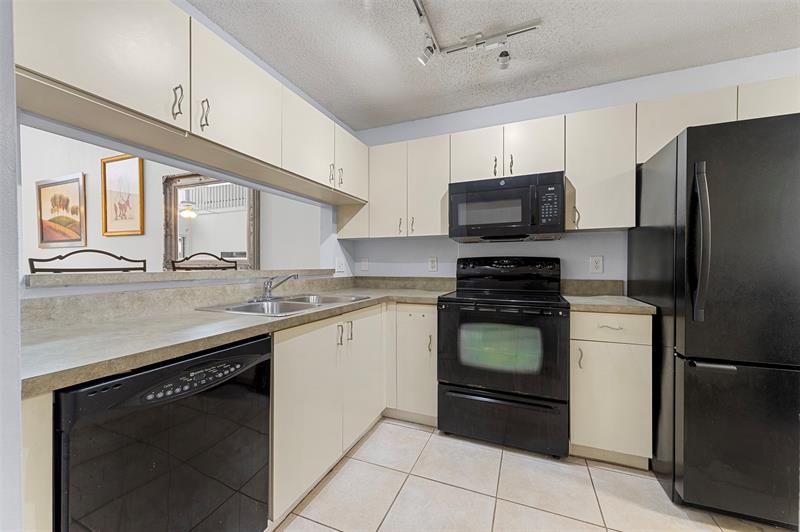 Image 10 of 44 For 7602 Pinewalk Dr  154