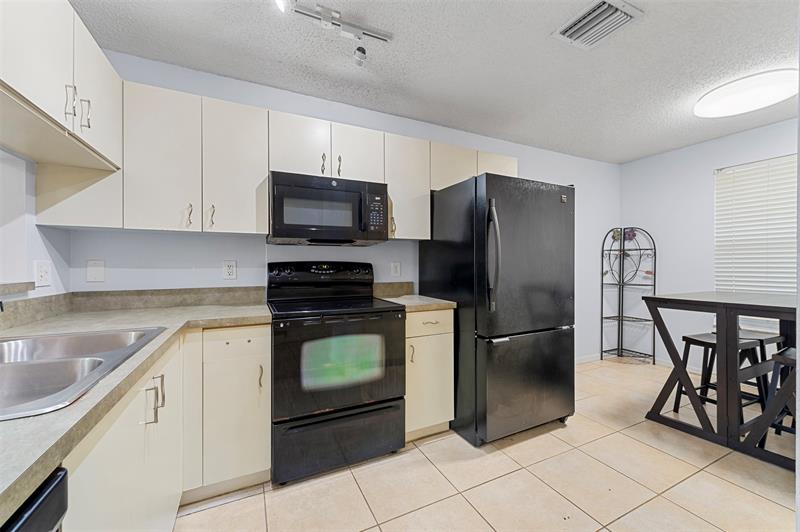 Image 11 of 44 For 7602 Pinewalk Dr  154
