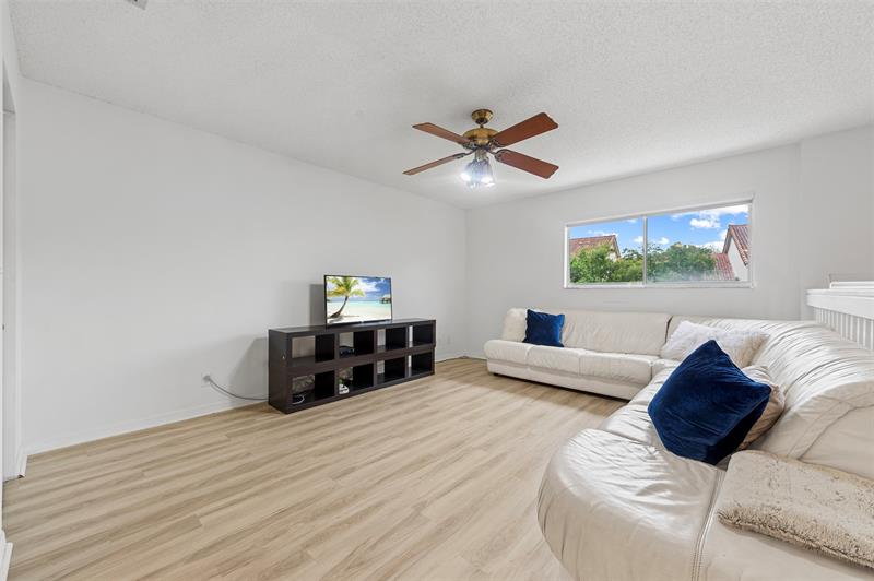 Image 31 of 44 For 7602 Pinewalk Dr  154