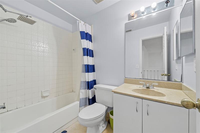 Image 33 of 44 For 7602 Pinewalk Dr  154