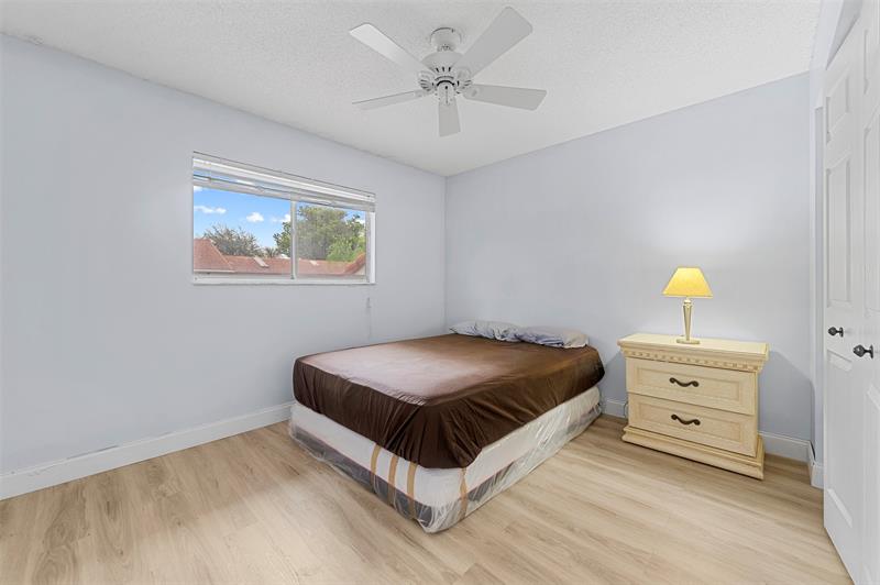 Image 34 of 44 For 7602 Pinewalk Dr  154