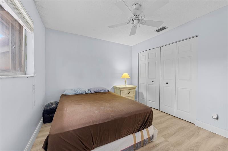 Image 35 of 44 For 7602 Pinewalk Dr  154