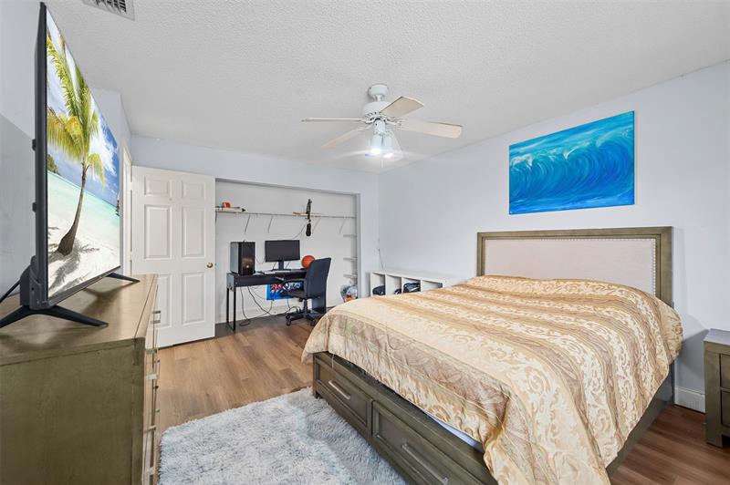 Image 37 of 44 For 7602 Pinewalk Dr  154