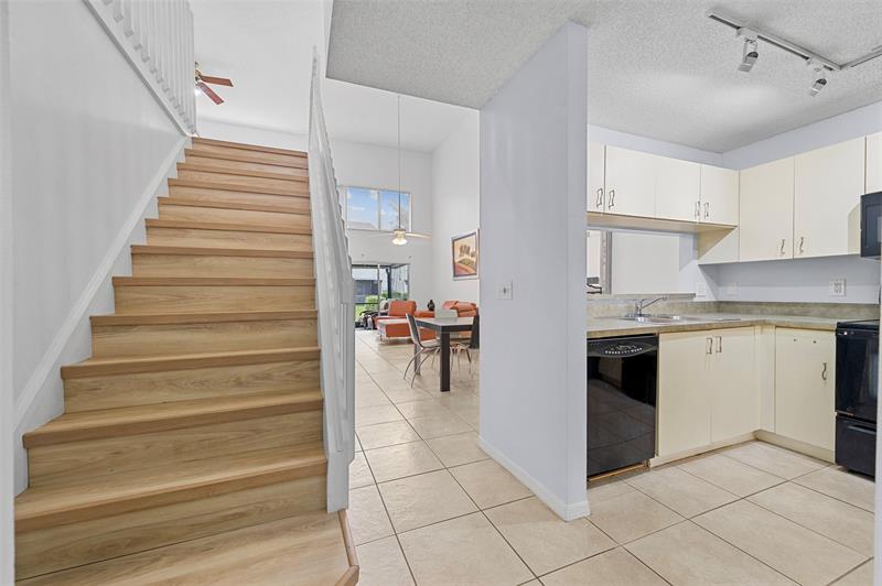 Image 9 of 44 For 7602 Pinewalk Dr  154