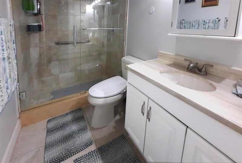 Image 6 of 16 For 291 Hollybrook Dr  305