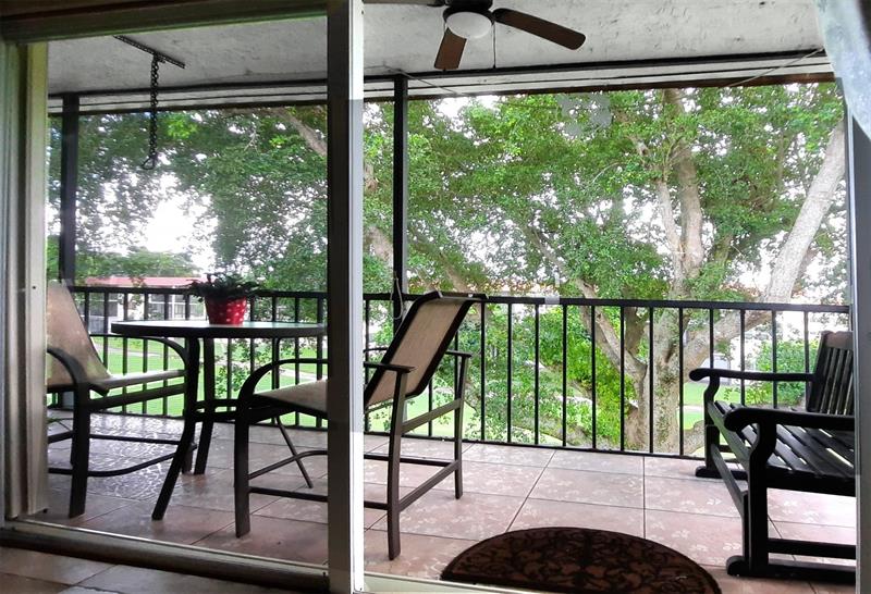 Image 9 of 16 For 291 Hollybrook Dr  305