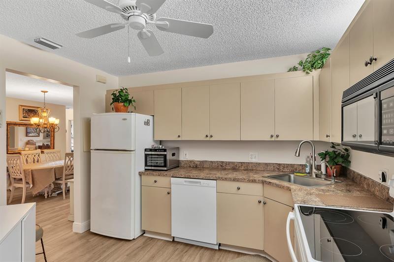 Image 10 of 45 For 4101 Coral Tree Cir  116