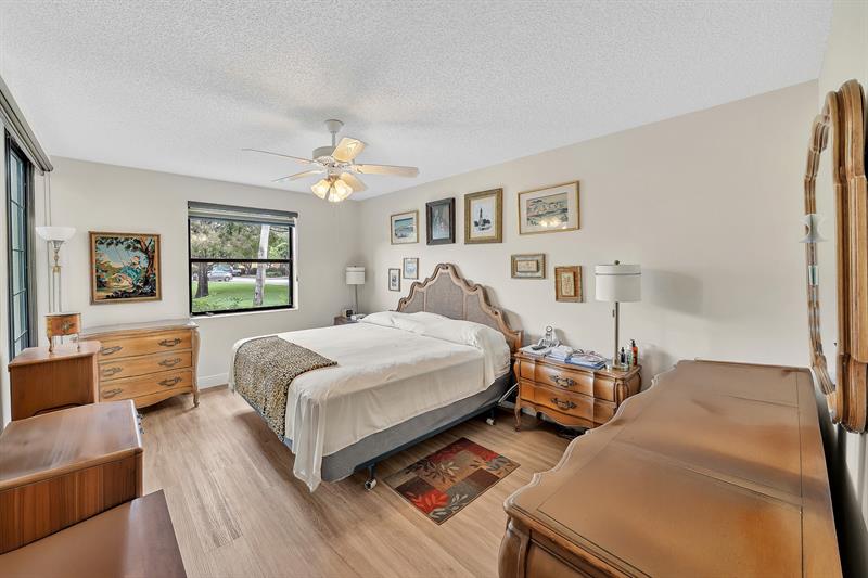Image 17 of 45 For 4101 Coral Tree Cir  116