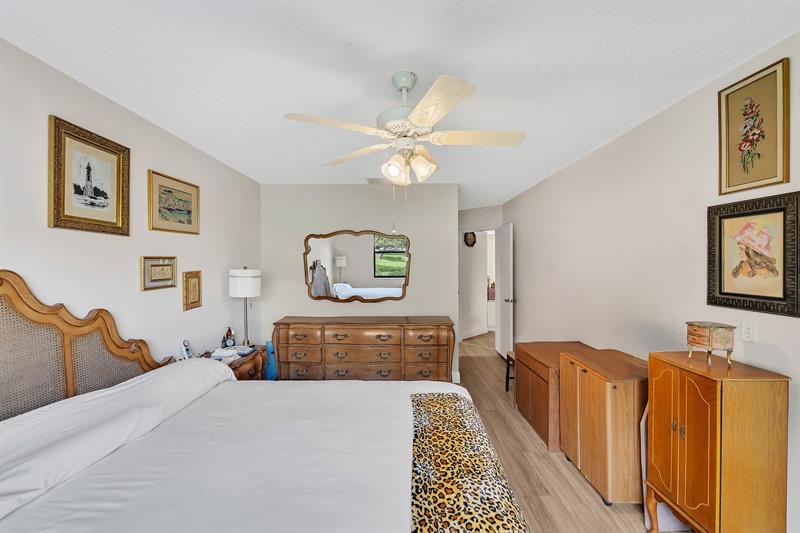 Image 18 of 45 For 4101 Coral Tree Cir  116