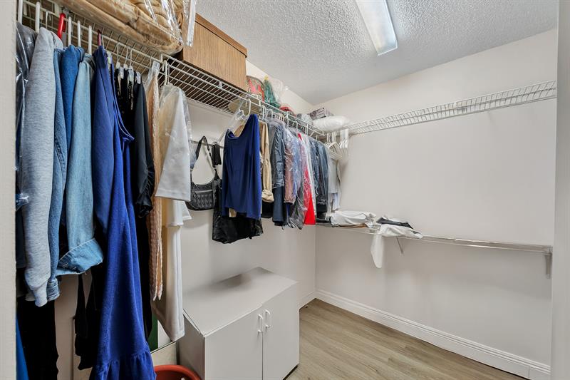 Image 21 of 45 For 4101 Coral Tree Cir  116