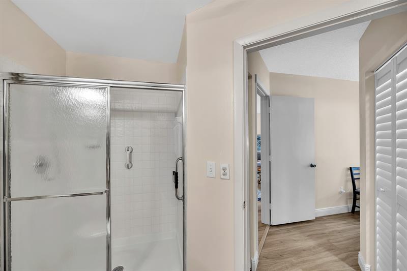 Image 24 of 45 For 4101 Coral Tree Cir  116