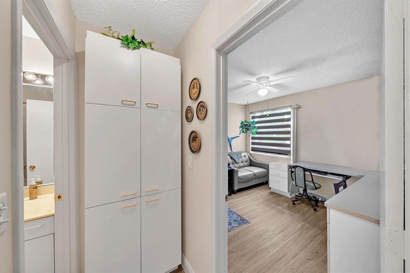 Image 25 of 45 For 4101 Coral Tree Cir  116