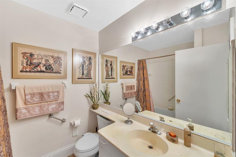 Image 28 of 45 For 4101 Coral Tree Cir  116