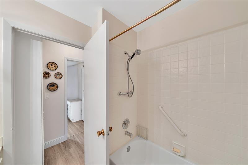 Image 30 of 45 For 4101 Coral Tree Cir  116