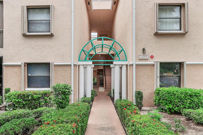 Image 35 of 45 For 4101 Coral Tree Cir  116
