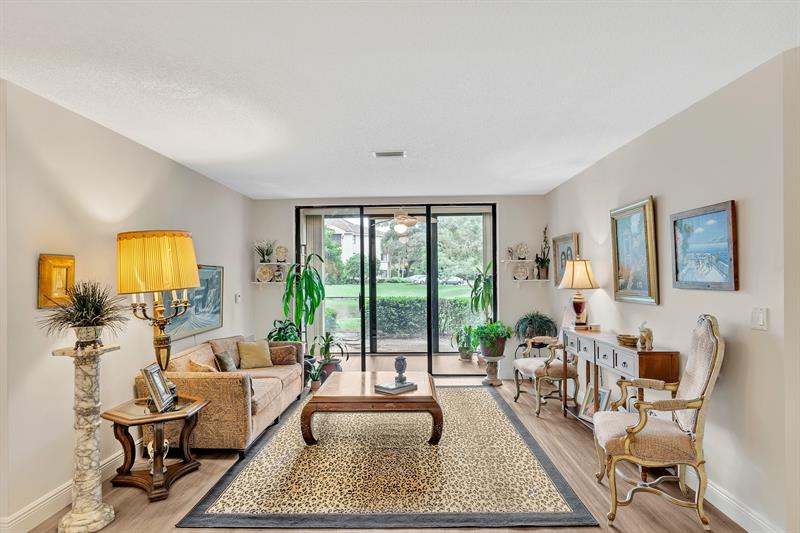 Image 4 of 45 For 4101 Coral Tree Cir  116