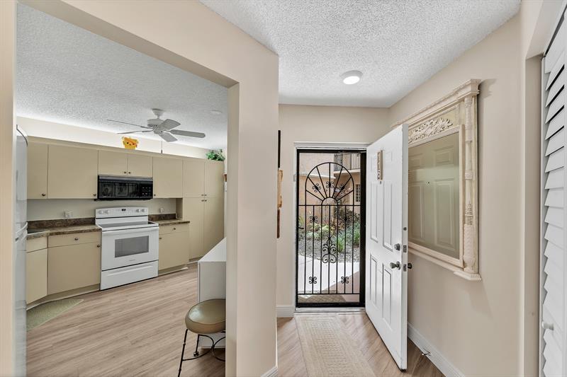 Image 8 of 45 For 4101 Coral Tree Cir  116