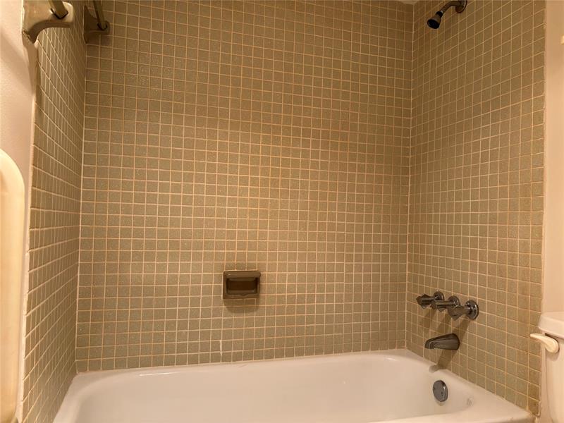 Image 10 of 14 For 860 6th Ave  303