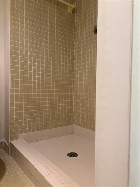 Image 12 of 14 For 860 6th Ave  303