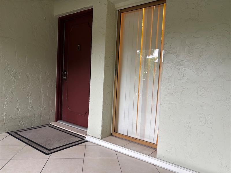 Image 4 of 14 For 860 6th Ave  303