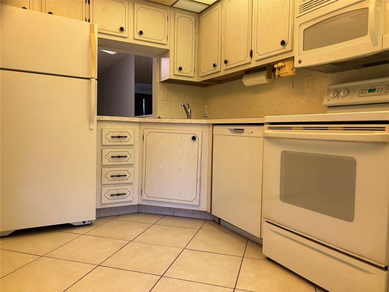 Image 6 of 14 For 860 6th Ave  303
