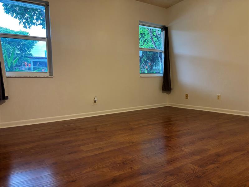 Image 9 of 14 For 860 6th Ave  303