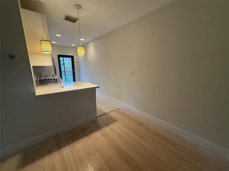 Image 4 of 8 For 1109 Broward Blvd  10