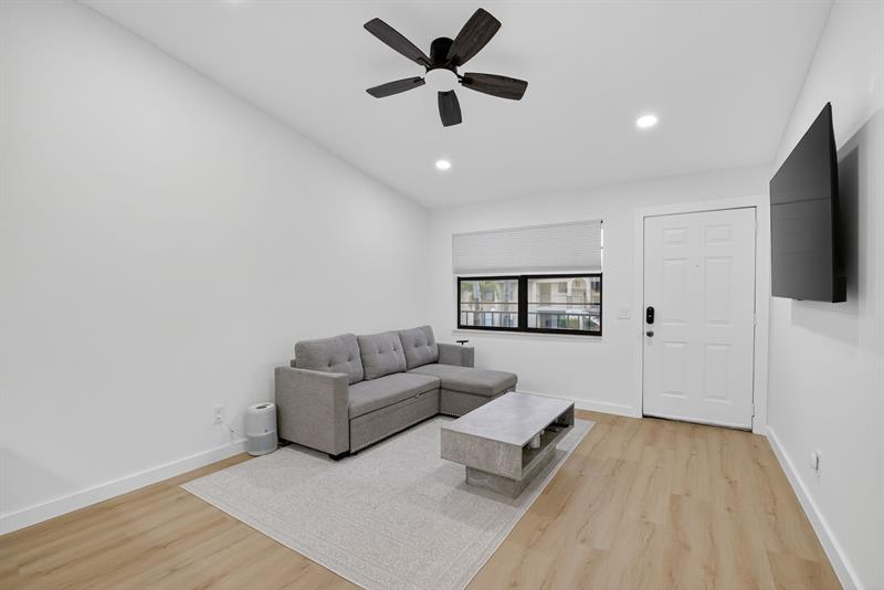 Image 7 of 32 For 9430 Boca Cove Cir  214