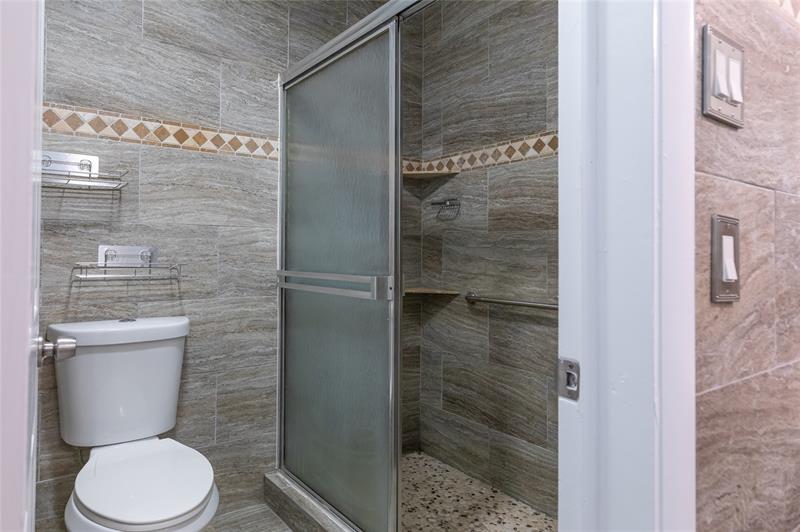 Image 25 of 43 For 5509 Dogwood Way  187