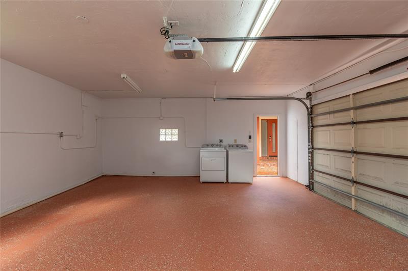 Image 35 of 43 For 5509 Dogwood Way  187