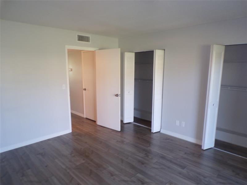 Image 6 of 11 For 106 Spring Lake Ct  104