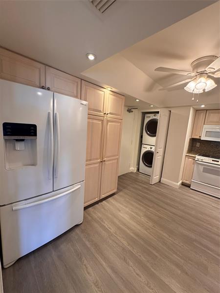 Image 14 of 81 For 3200 Port Royale Dr  1502
