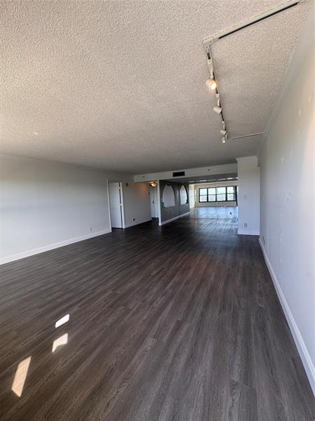 Image 16 of 81 For 3200 Port Royale Dr  1502