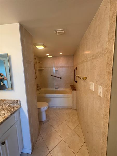 Image 18 of 81 For 3200 Port Royale Dr  1502
