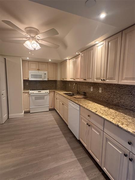 Image 28 of 81 For 3200 Port Royale Dr  1502