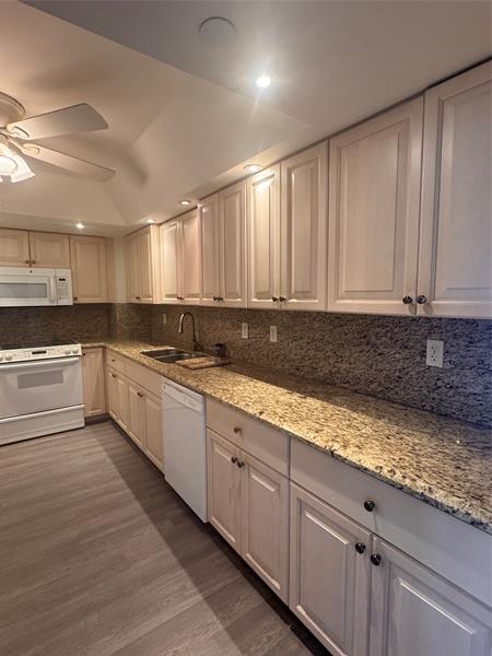 Image 29 of 81 For 3200 Port Royale Dr  1502