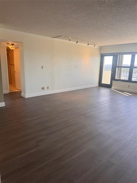 Image 33 of 81 For 3200 Port Royale Dr  1502
