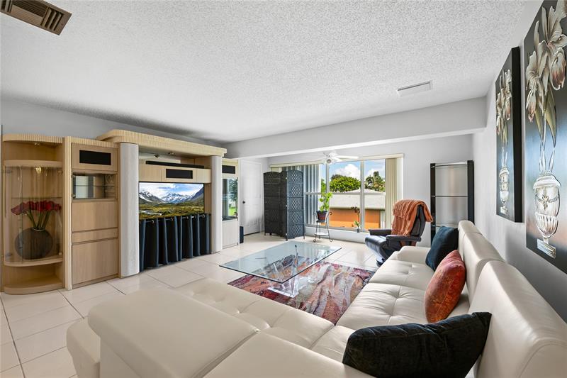 Image 12 of 25 For 1621 20th Ave  203