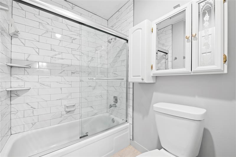 Image 17 of 25 For 1621 20th Ave  203