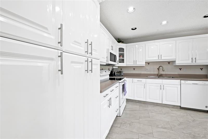 Image 4 of 25 For 1621 20th Ave  203