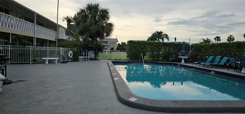 Image 7 of 37 For 900 Atlantic Shores Blvd  111